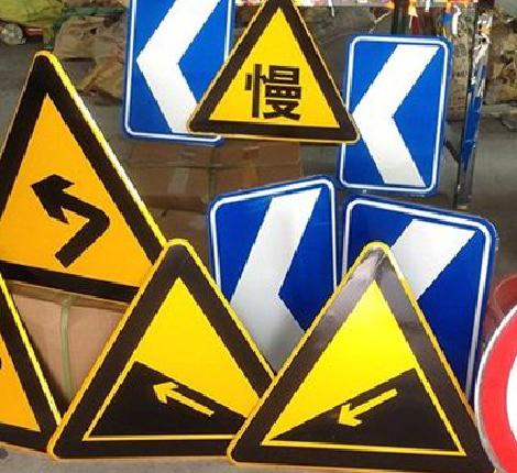 衡山标识标牌中颜色的确定是很重要的。